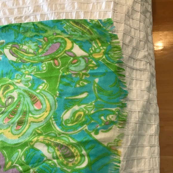 Lilly Pulitzer scarf - Picture 5 of 7